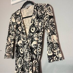 Diane vonFurstenberg Vintage DVF Wrap Dress Silk Floral Black Cream Size 8